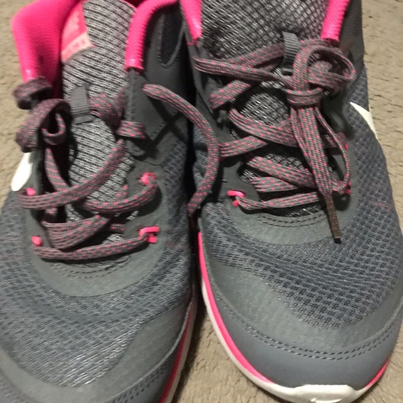 Nike Women's Flex TR5 Training Shoes - Gray and Pink - Picture 2 of 3
